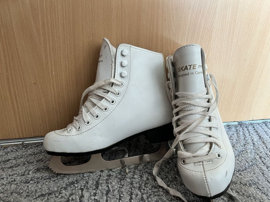 Продам коньки фигурные