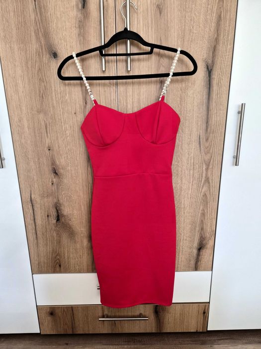 Червена рокля Wang