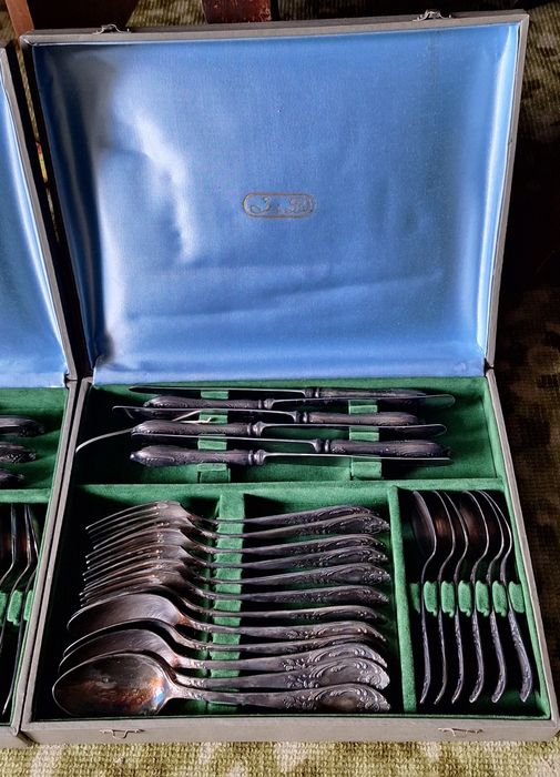 Set tacamuri placate argint