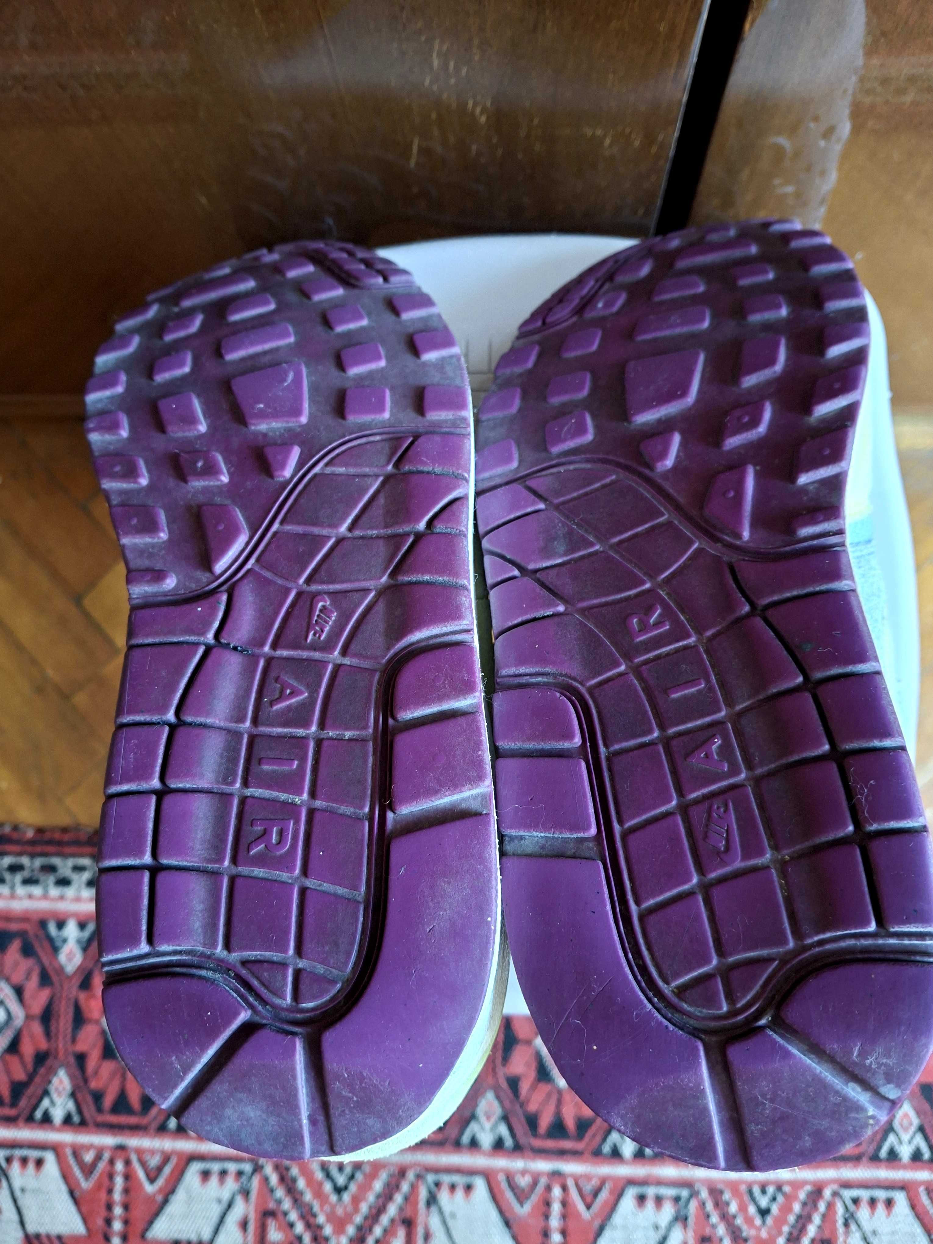 Дамски маратонки NIKE