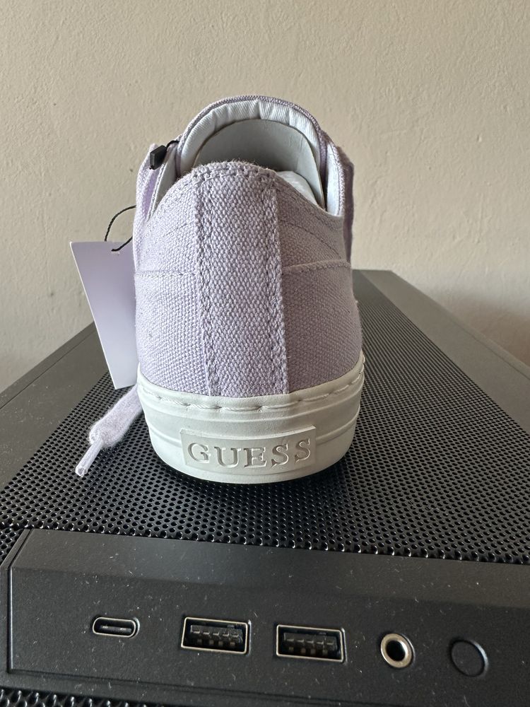 чисто нови гуменки GUESS