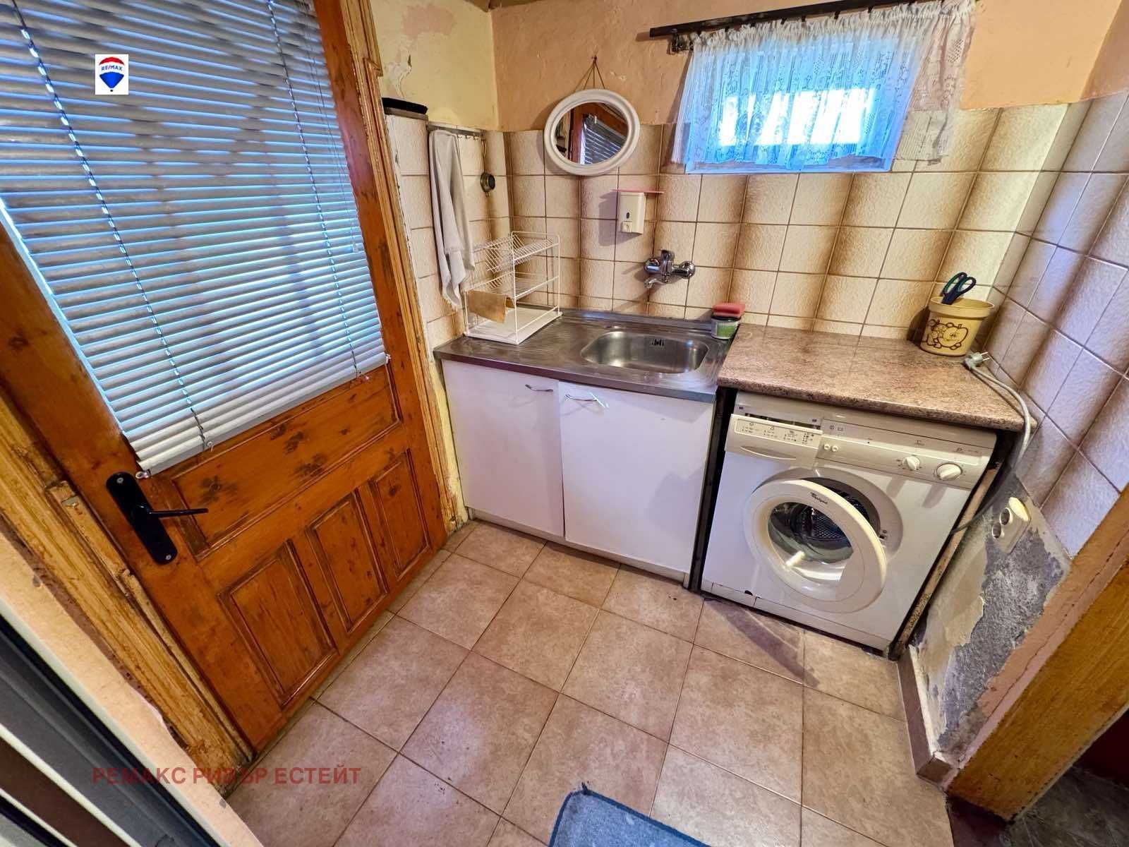 Къща с двор за продажба в гр. Две могили