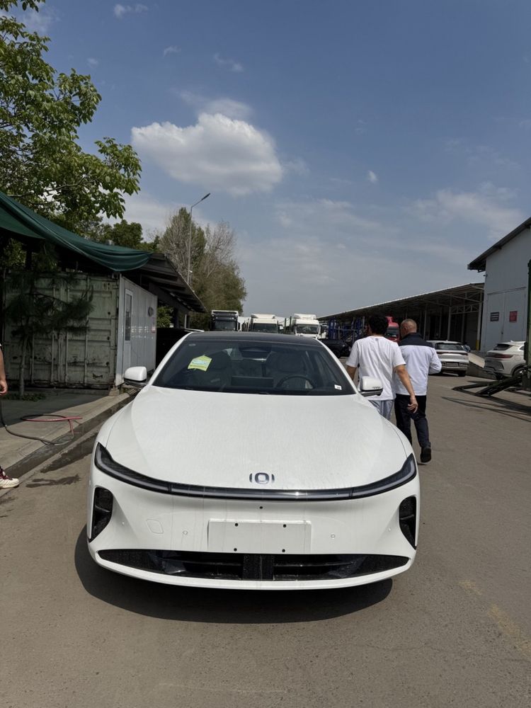 Авто продается Чанган A 07 электромобил.