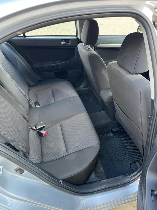 Vând Mitsubishi Lancer Automat 1.8 Benzină