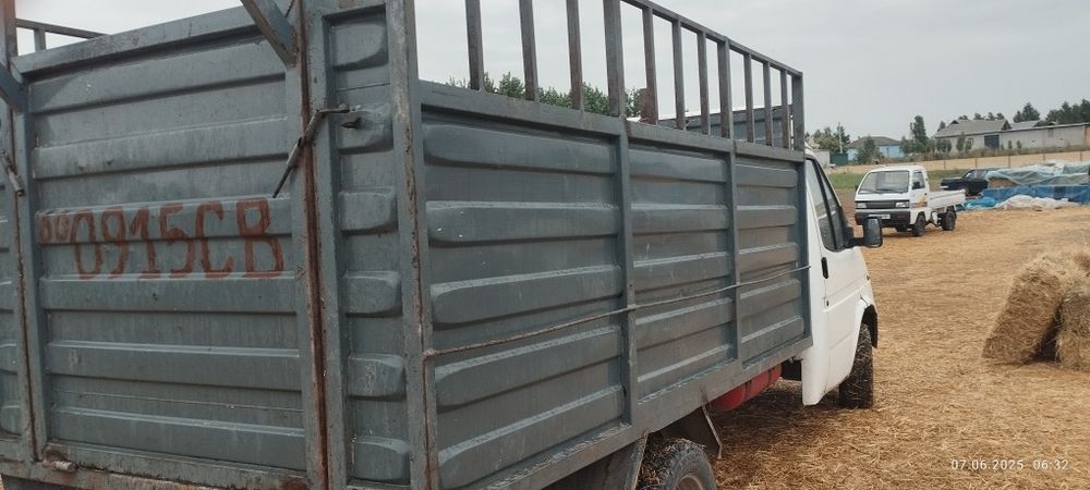 Борт сотилади контейнер дан ясалган