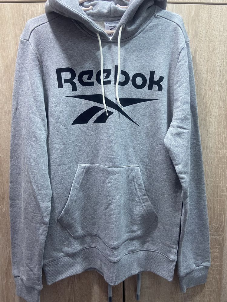 Суитшърт Reebok.