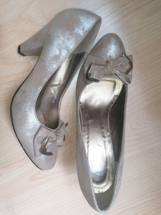 Обувки 39 номер- чисто нови
