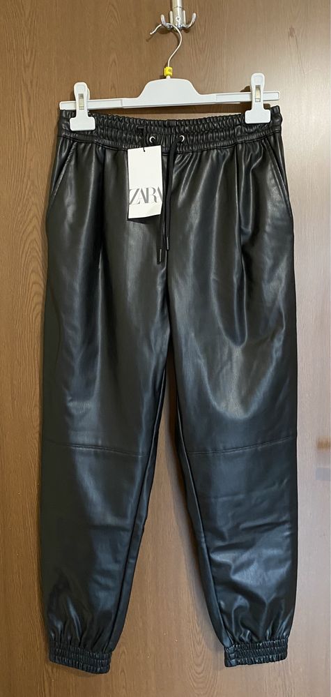 Pantaloni tip piele Zara L(Guess, Michael Kors)