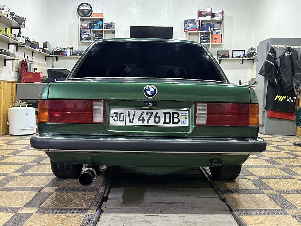 BMW e30 318i m10