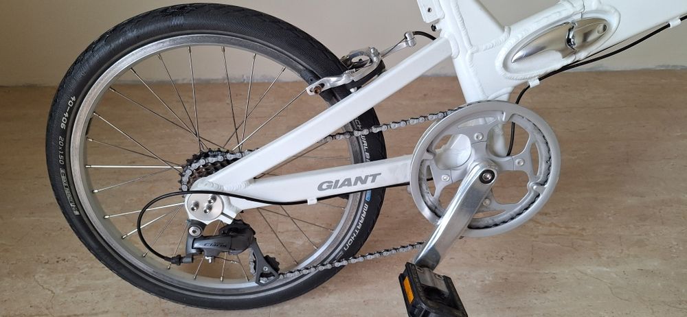 Bicicleta plabila Giant din aluminiu model deosebit