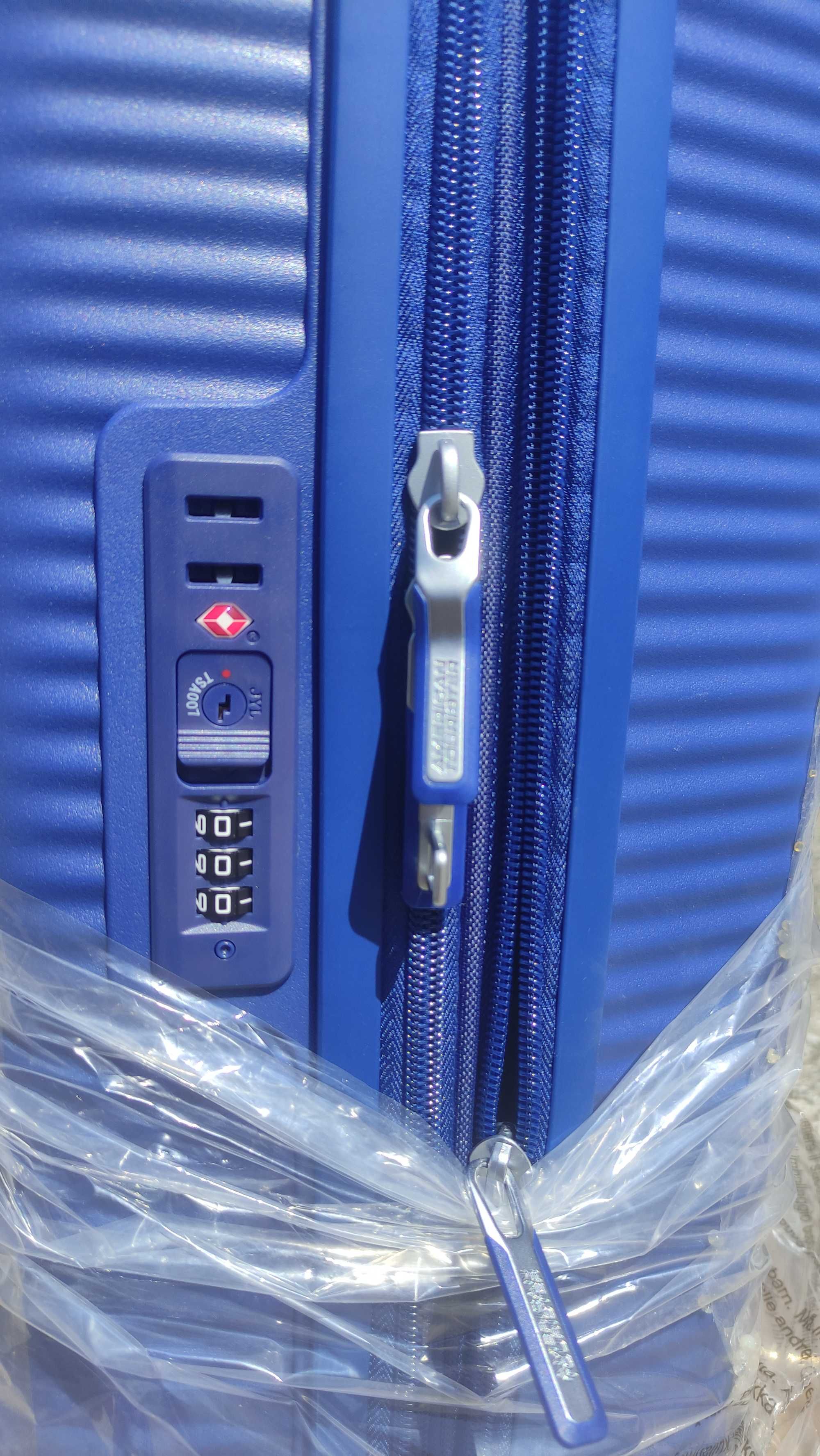 Куфар за ръчен багаж самолет American Tourister Soundbox Spinner