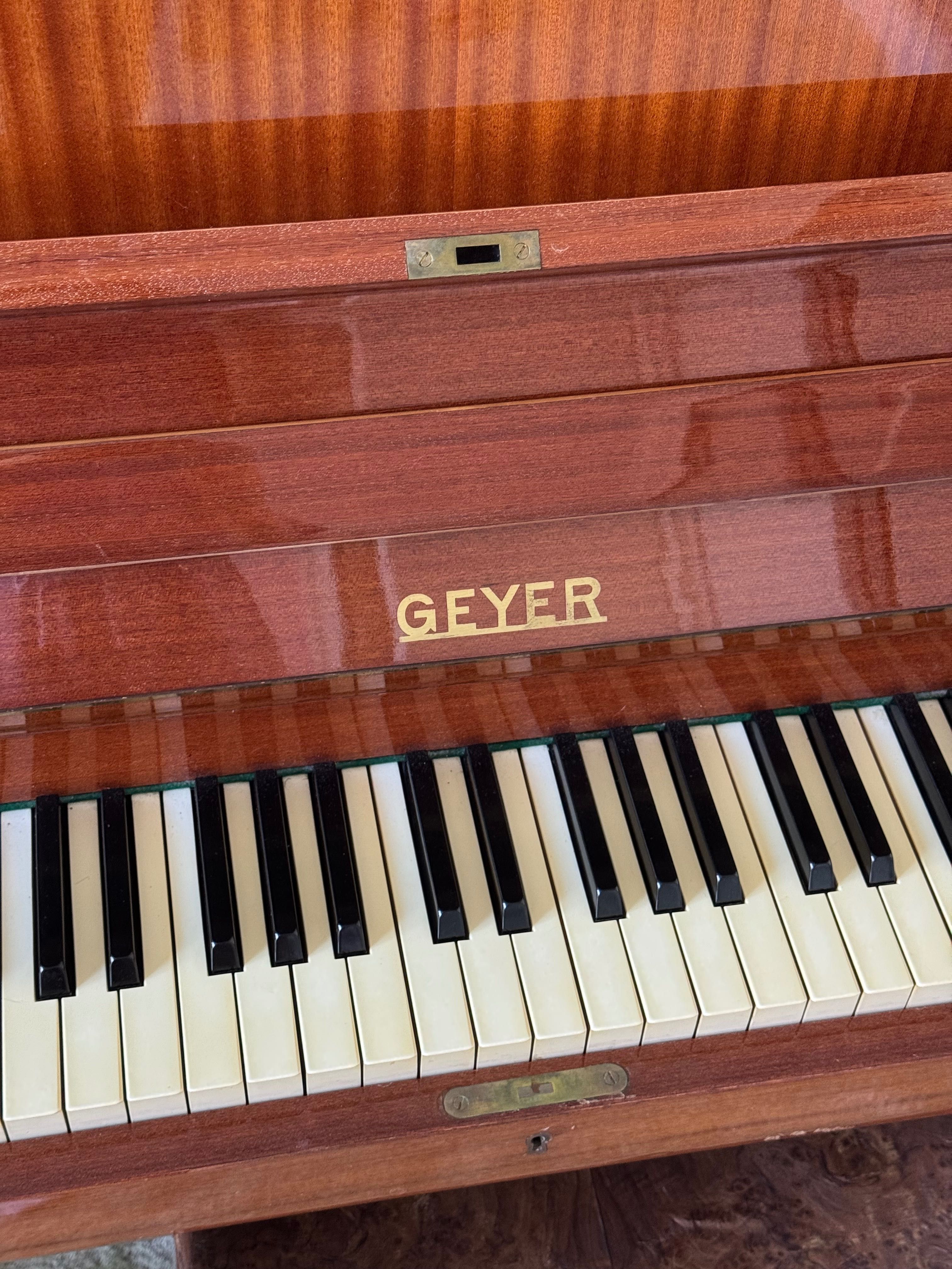 Продавам пиано Geyer, немско