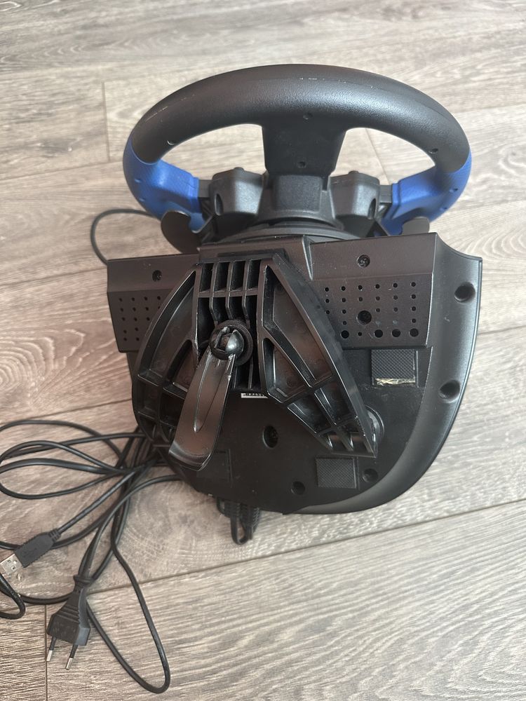 Volan cu pedale Thrustmaster T150 pentru PC, PS3 si PS4