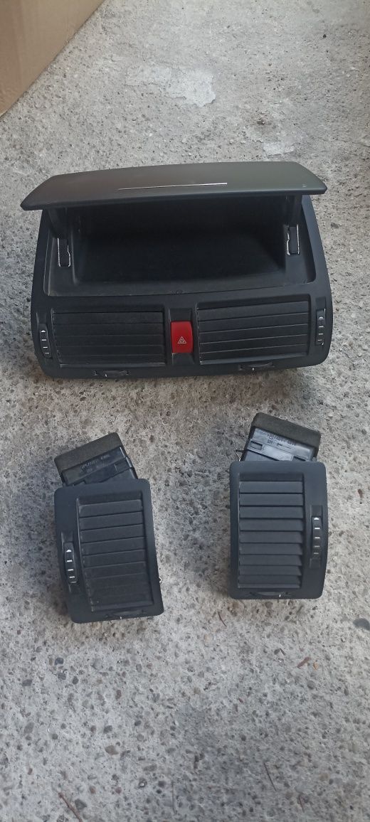 Grila aer / ventilație  bord Centrala și stânga dreapta Octavia 2