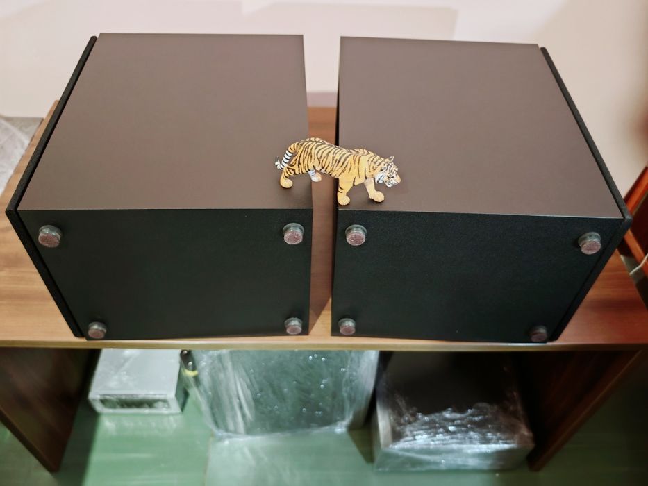 Grundig GHF-1030 Series. Boxe raft fabuloase. 3 căi. Noi. Preț fix !