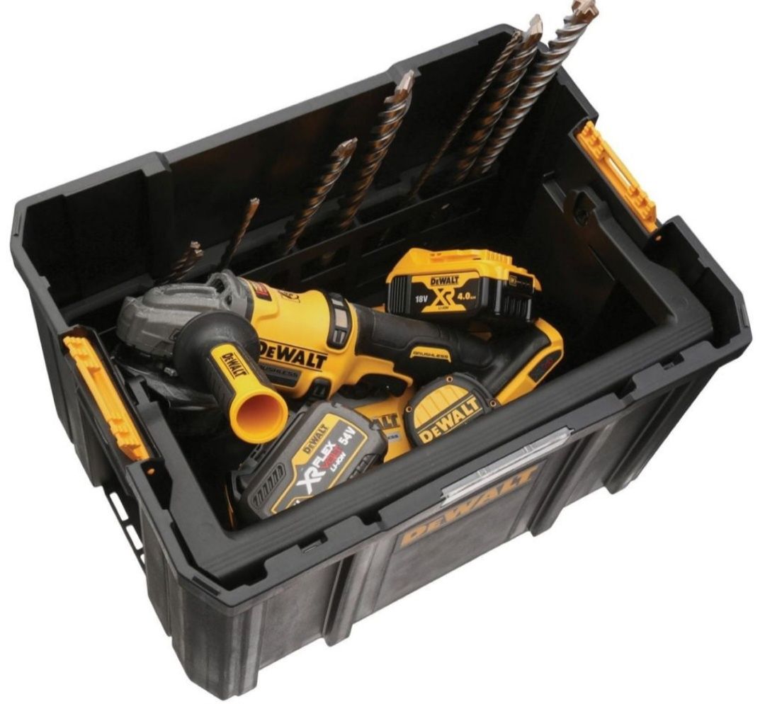 Куфар за инструменти DeWALT отворен