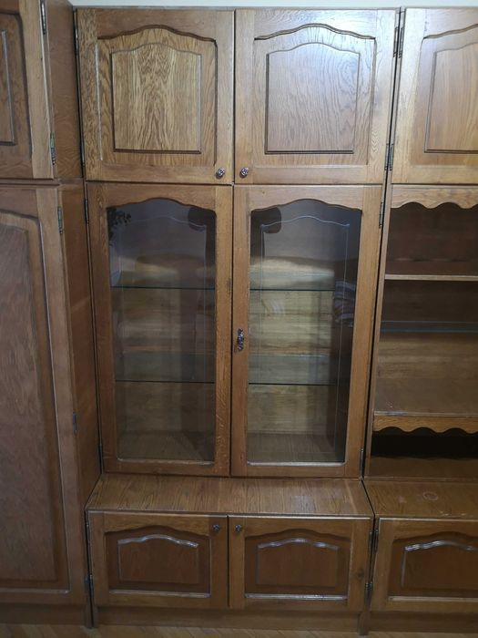 dulap-vitrina cu geamuri , lemn masiv