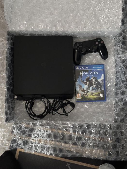Продавам pleystation 4 slim