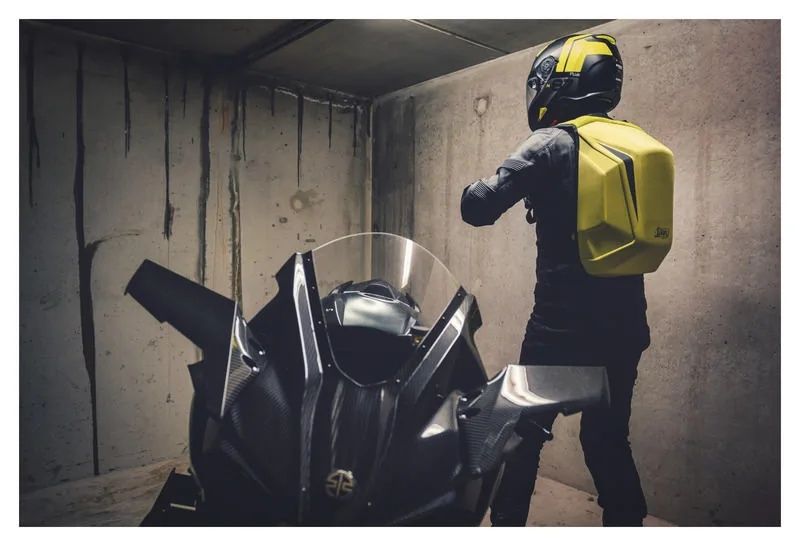 -33% reducere! Rucsac MOTO Louis Hardshell Galben Neon NOU