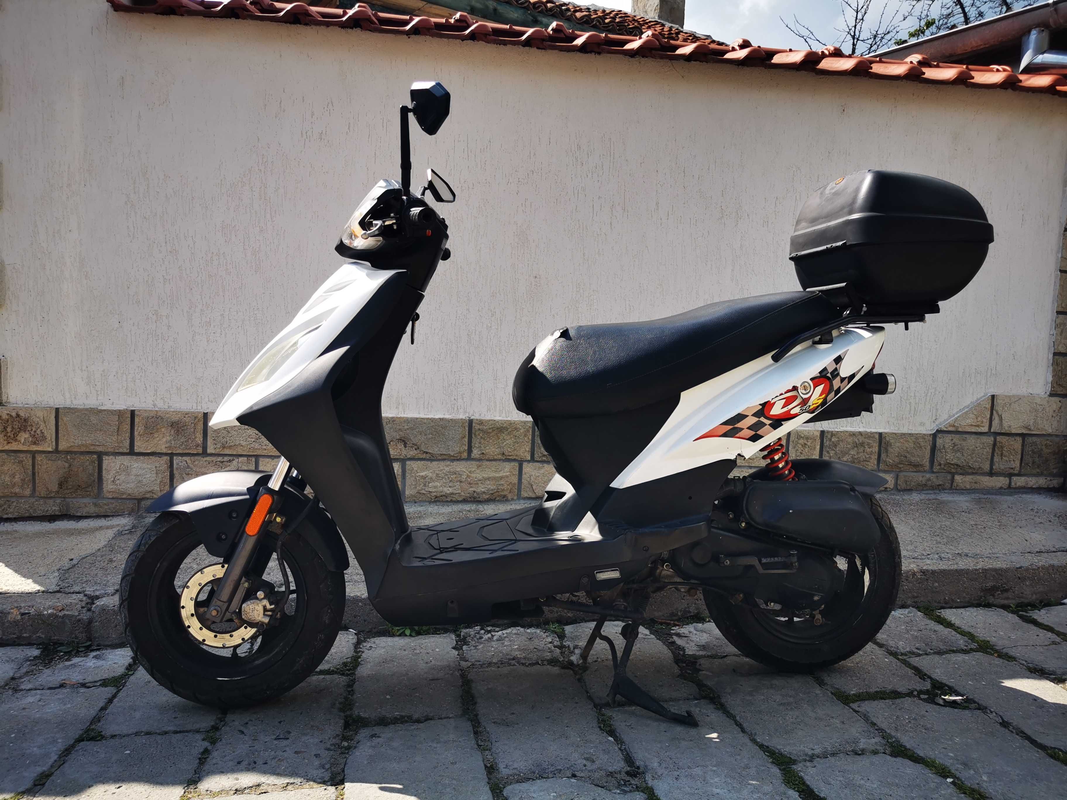 Скутер Kymco Dj50s