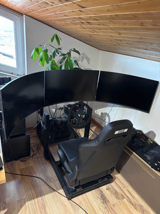 Setup complet SIM RACING Fanatec ClubSport DD + TR80 + 3×LG 32" 180hz