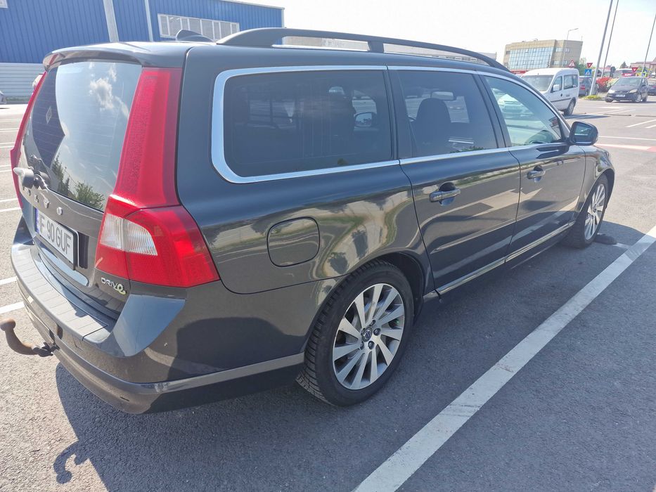 VOLVO V70 2013 1.6 avariat laterala dreapta spate