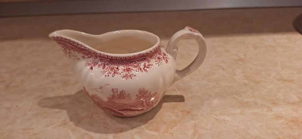 Ваза  или декороция  и малка сосиера