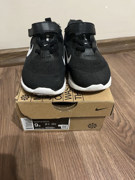 Маратонки Nike Revolution 26 номер