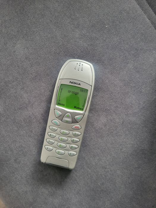 Nokia 6210 funcțional liber de rețea