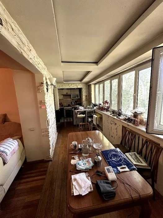 Ц2 17- maktab yonida 4/4/4 90m2 sotiladi !!!