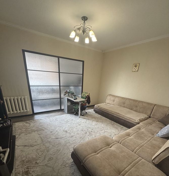 Ул Бабура Яккасарайский район. 2/8/9  64м²