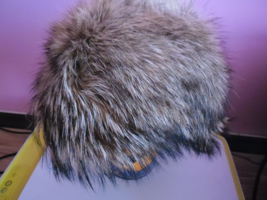 естествена кожа шапка и яки от лисица,бяла дамска чанта