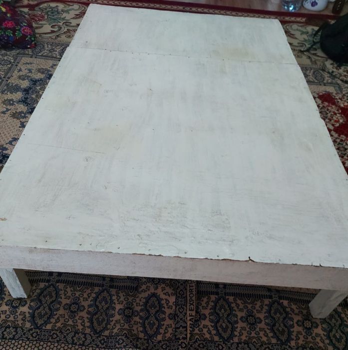 Обедный стол для гостиной