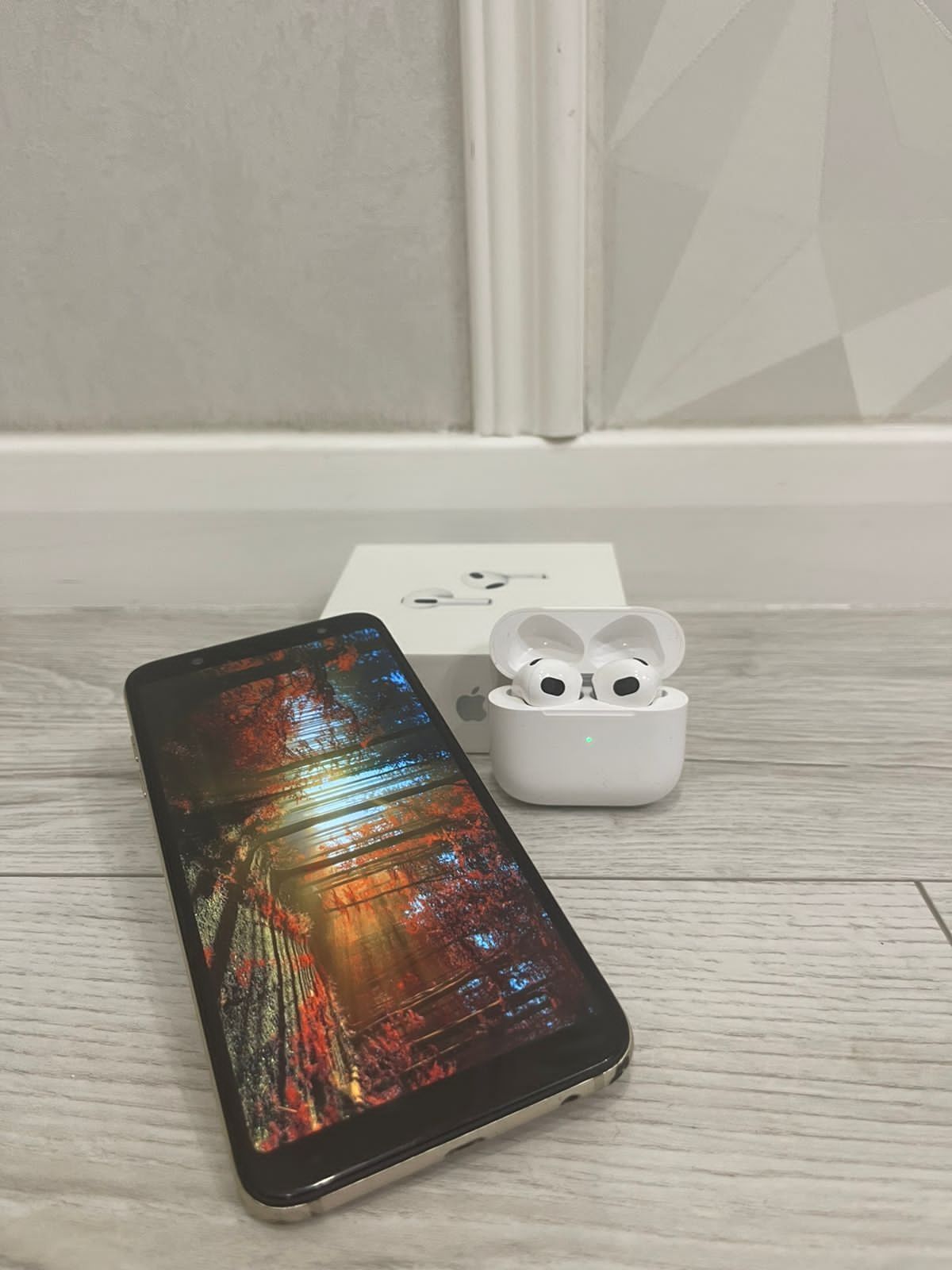 Galaxy A6+ и в подарок AirPods