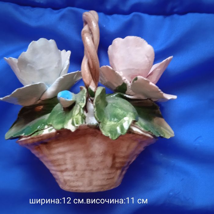 Порцеланова кошничка с цветя