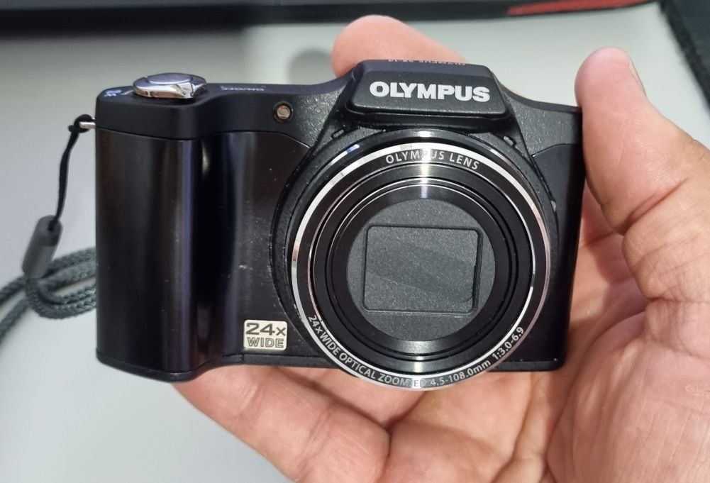 Olympus SZ-14 digital super zoom camera