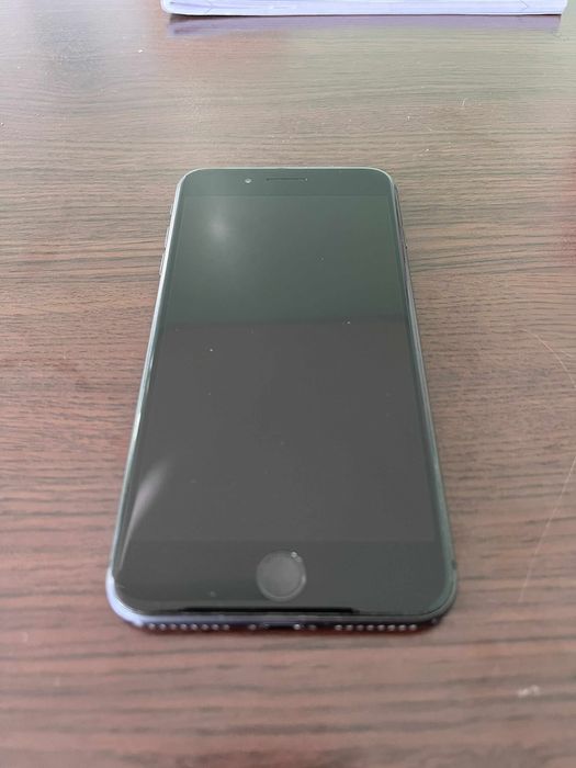 Прадавам Iphone 8 plus