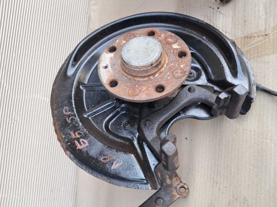 Vw Golf 5, fuzeta spate completa cu rulment si senzor ABS