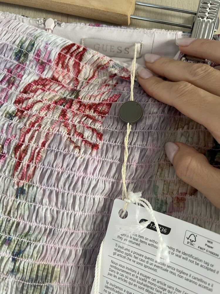 Къса пола Guess, чисто нова