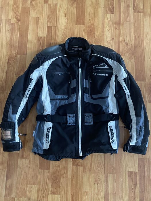 Jacheta cu protectii si 2 mesade ( moto)
