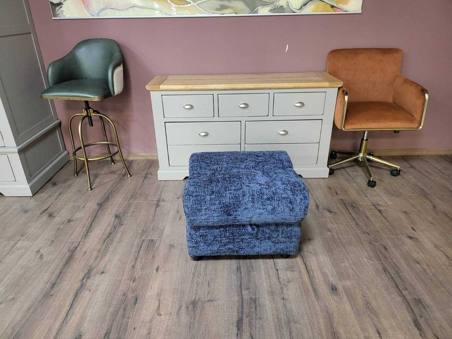 Синя табуретка от плат с функция ракла