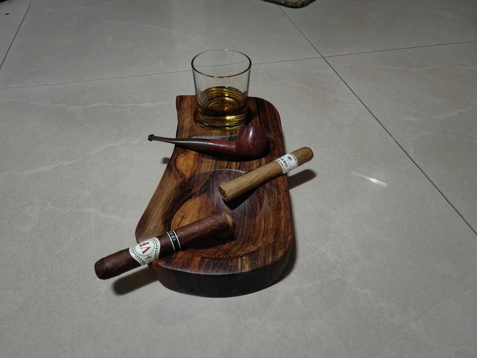 Пепелник за пури и лула с място за чаша.