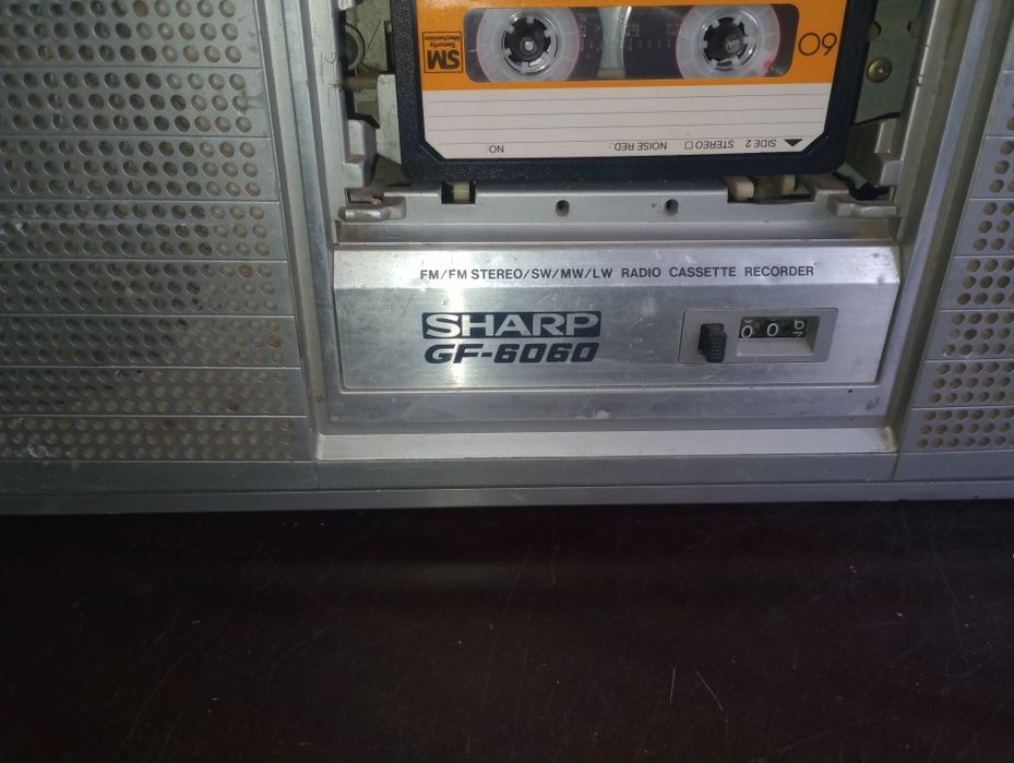 Radiocasetofon Sharp GF6060, funcțional, pentru piese sau radio