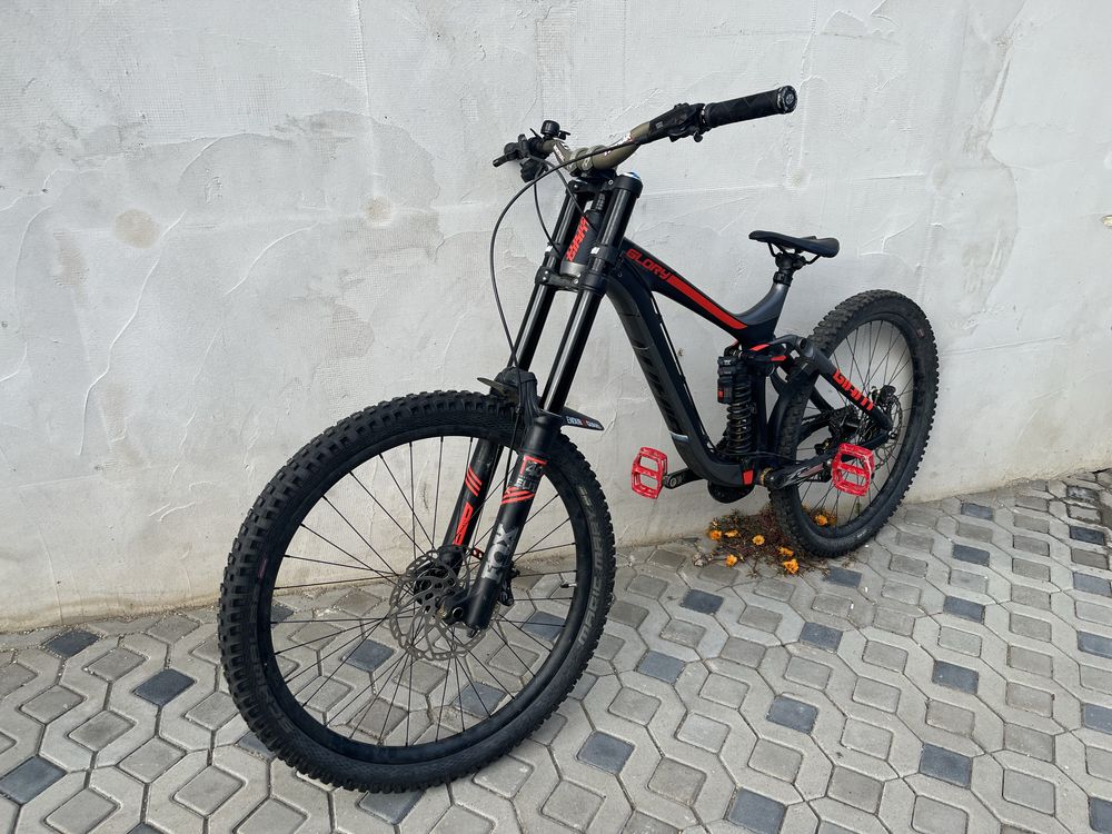 Bicicletă Downhill Giant Glory Advanced 1, L, echipare FOX