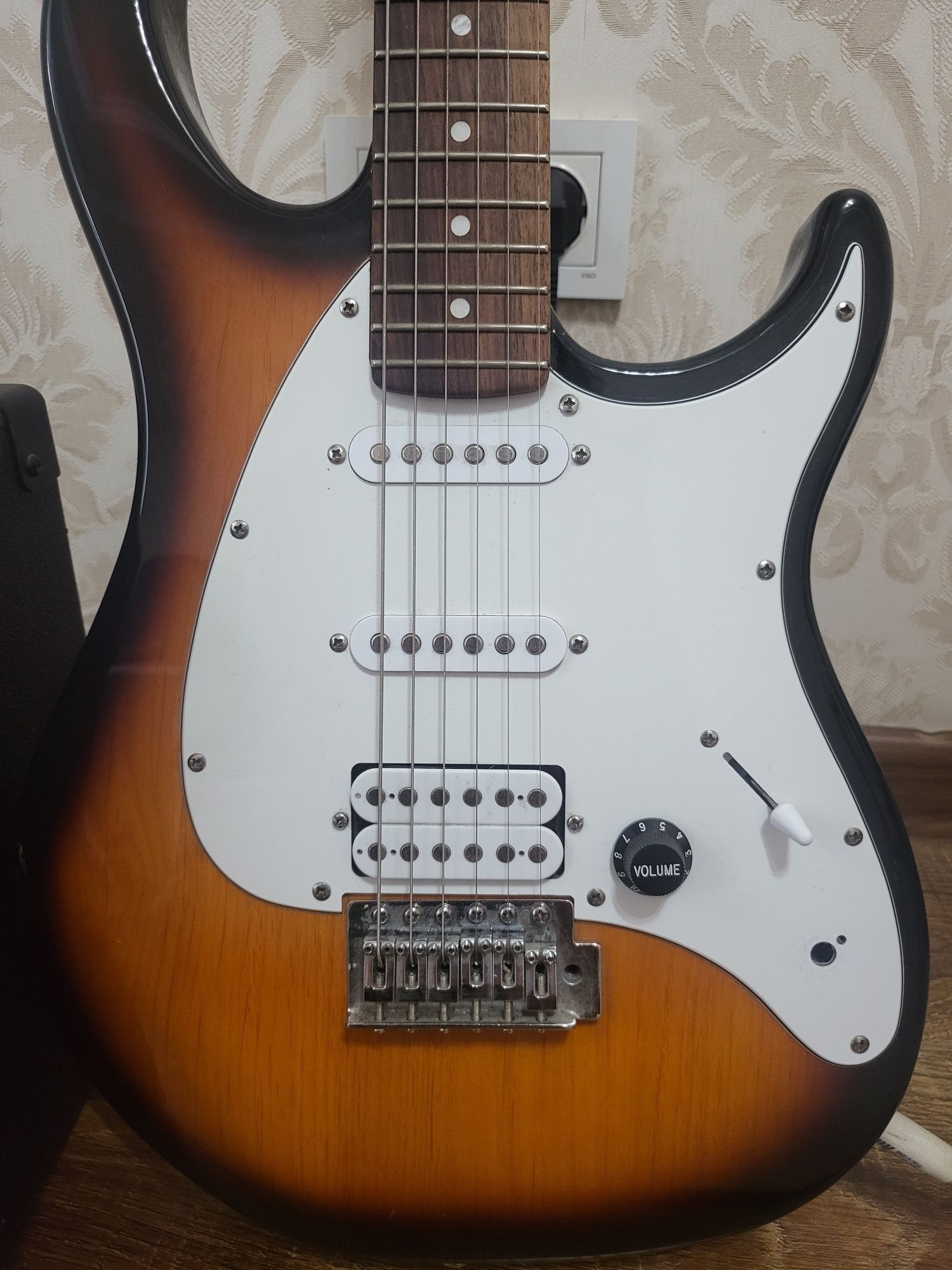 электрогитара Peavey с комбиком 60к