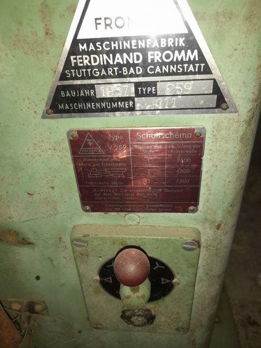 Circular cu masa reglabila si freza marca frommia