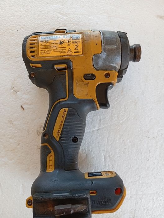 Corp filetată dewalt 18v cu impact