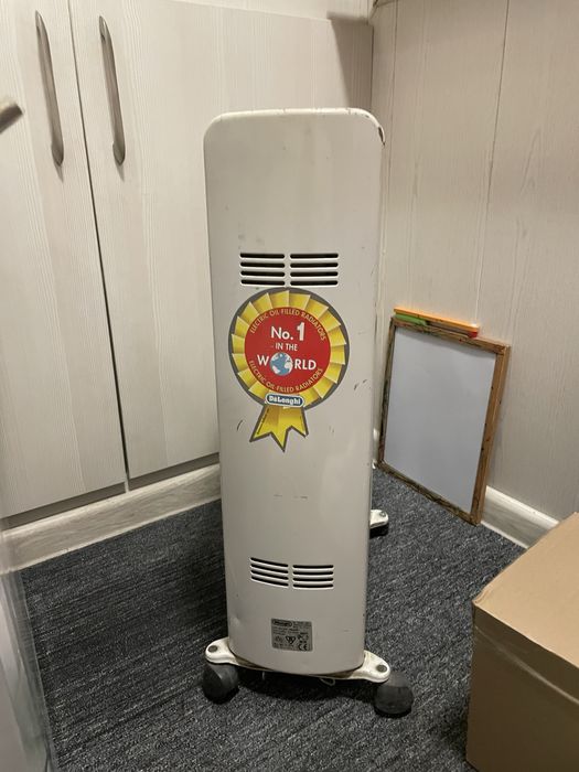 Масляный радиатор обогреватель Delonghi