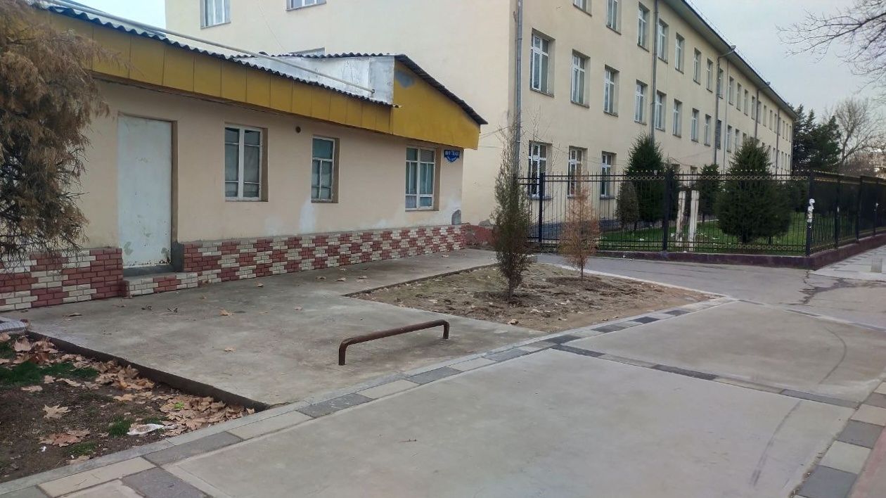 Срочно 1 линия Продается земельный участок Юнусабад  Амир Темур шох ул