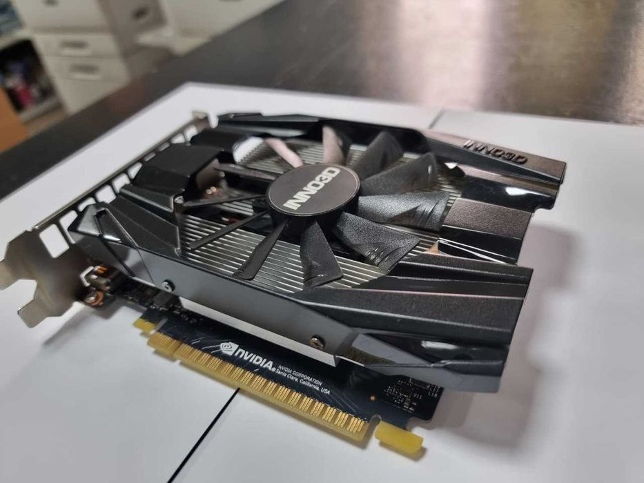 GeForce GTX-1650 4GB GDDR6 тихая, холодная, без доп питания.